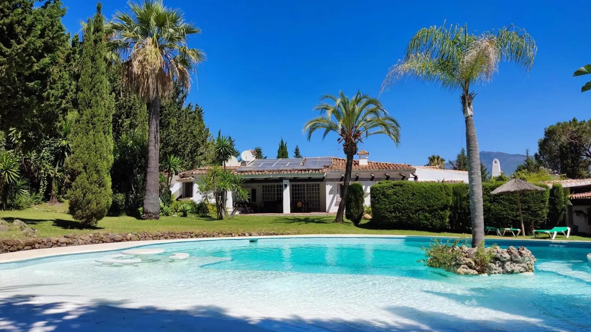 Pool Villa Jazmin contacts